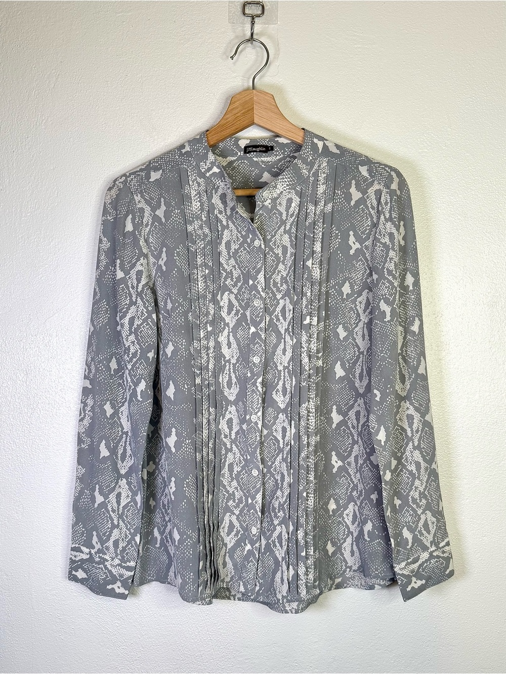 J. McLaughlin Grey White Snakeskin 100% Silk Pleated Long Sleeve Top Size Small